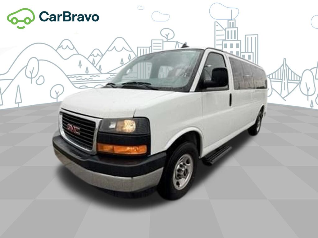 2025 GMC Savana Passenger LT — photo 1 of 7