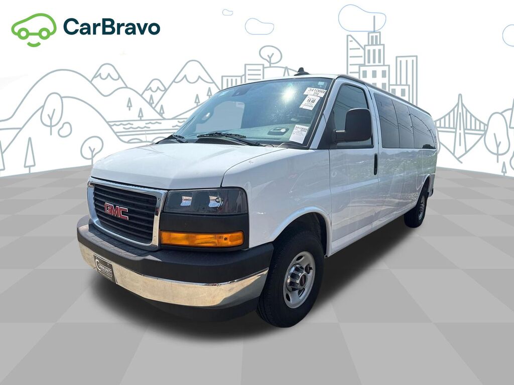 2025 GMC Savana Passenger LT — photo 1 of 7