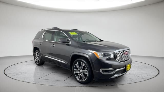 2017 GMC Acadia Denali — photo 1 of 3