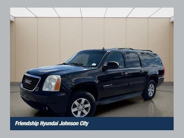 2011 GMC Yukon XL SLT — photo 1 of 3