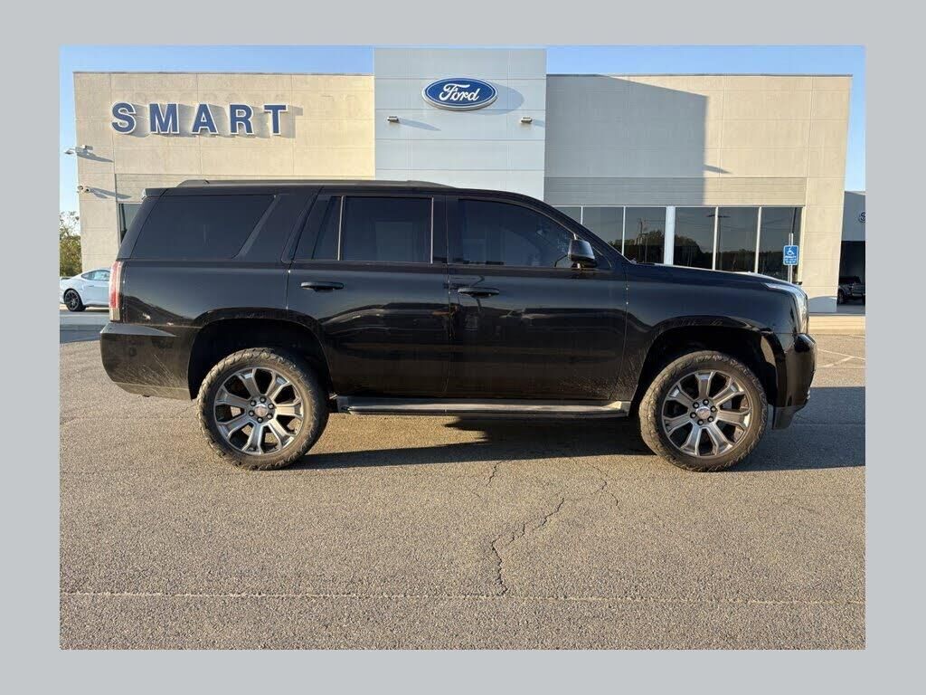 2017 GMC Yukon SLE — photo 1 of 1