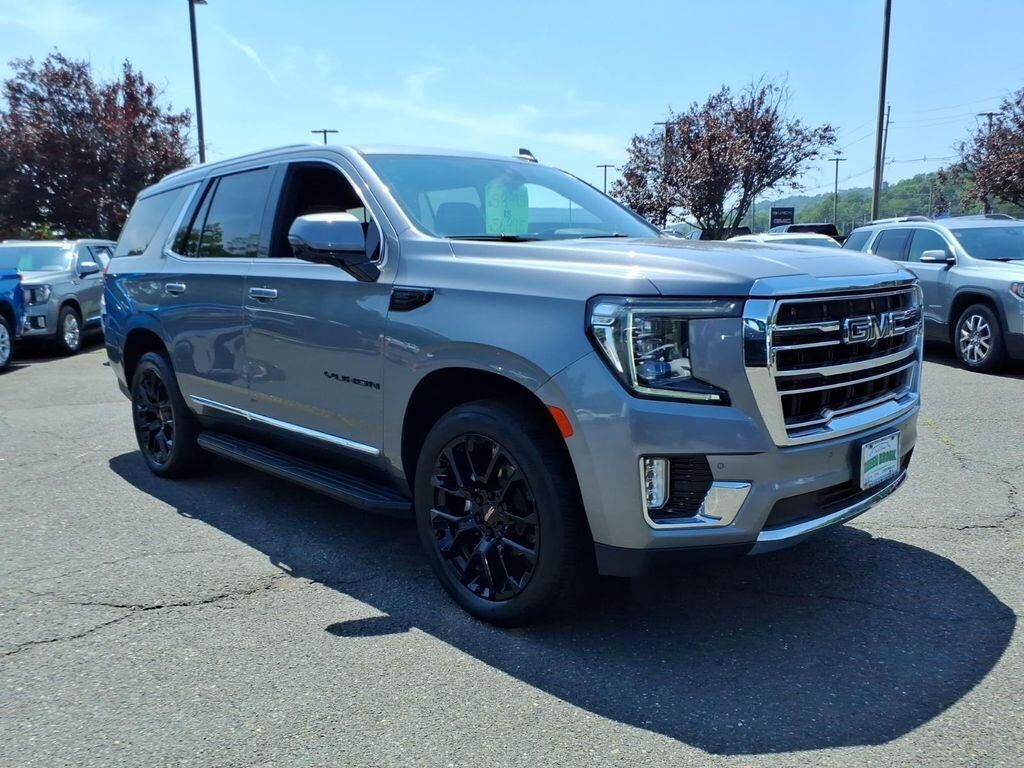 2022 GMC Yukon SLT — photo 1 of 13