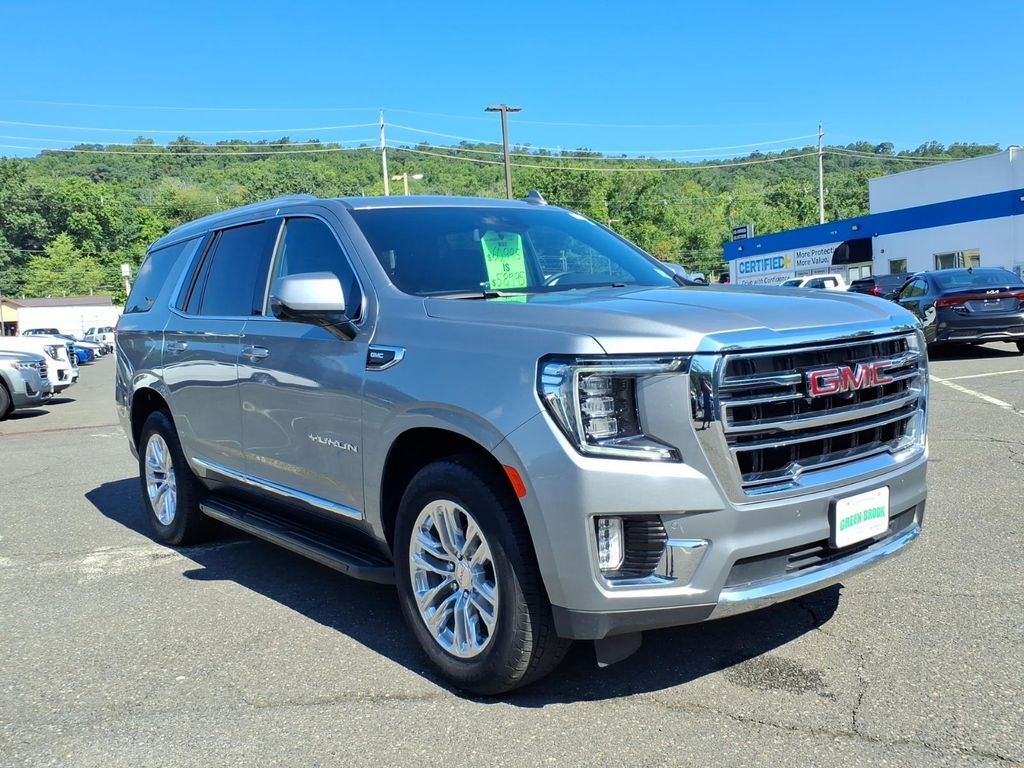 2024 GMC Yukon SLT — photo 1 of 13