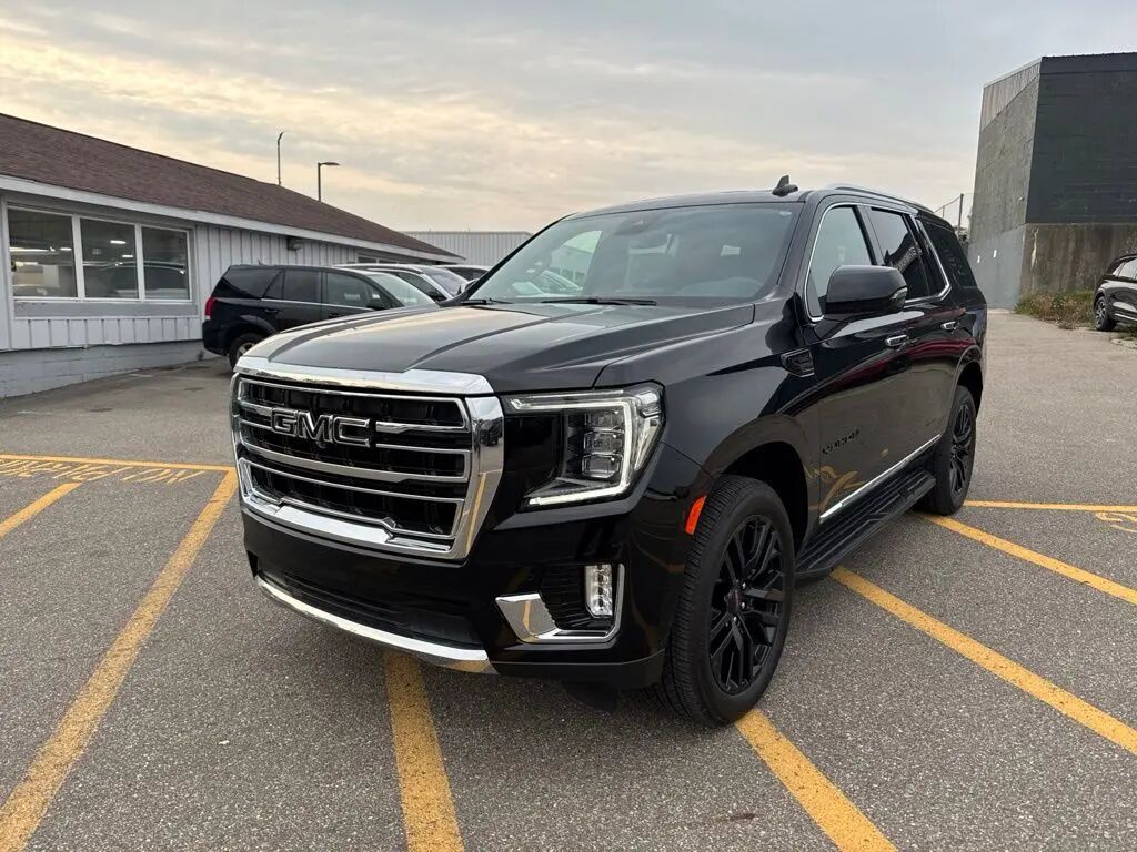 2024 GMC Yukon SLT — photo 1 of 13