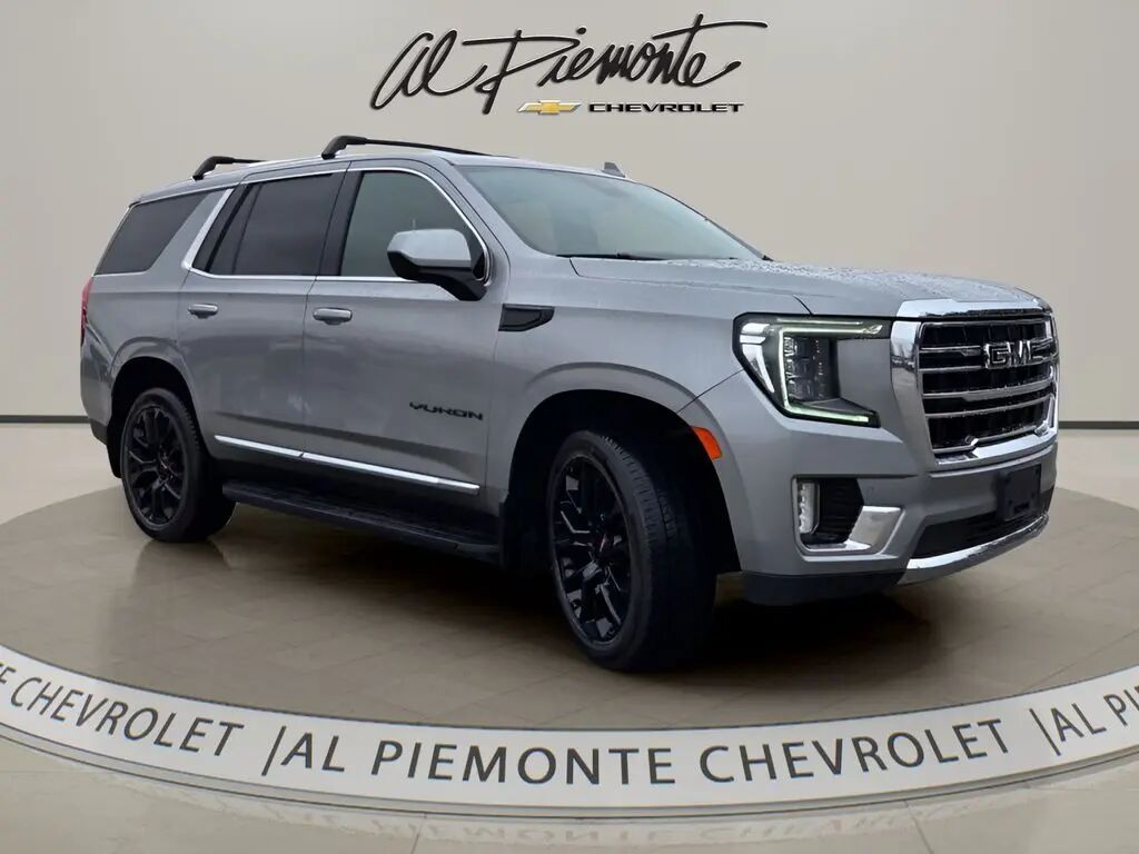 2023 GMC Yukon SLT — photo 1 of 13