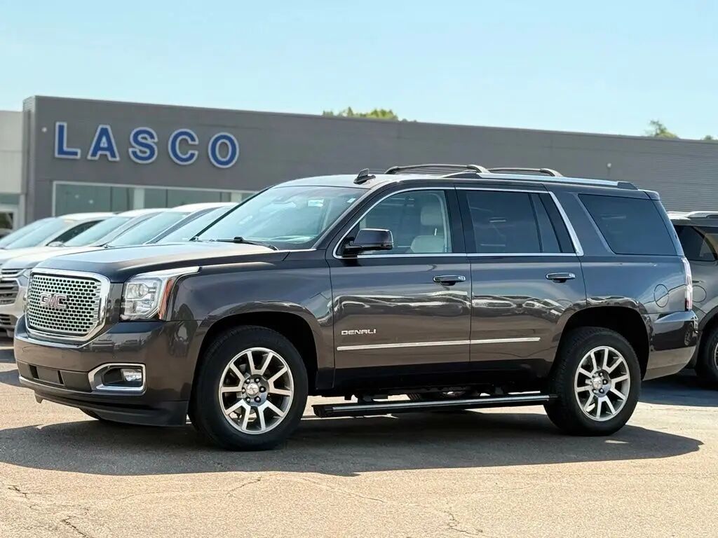 2017 GMC Yukon Denali — photo 1 of 13