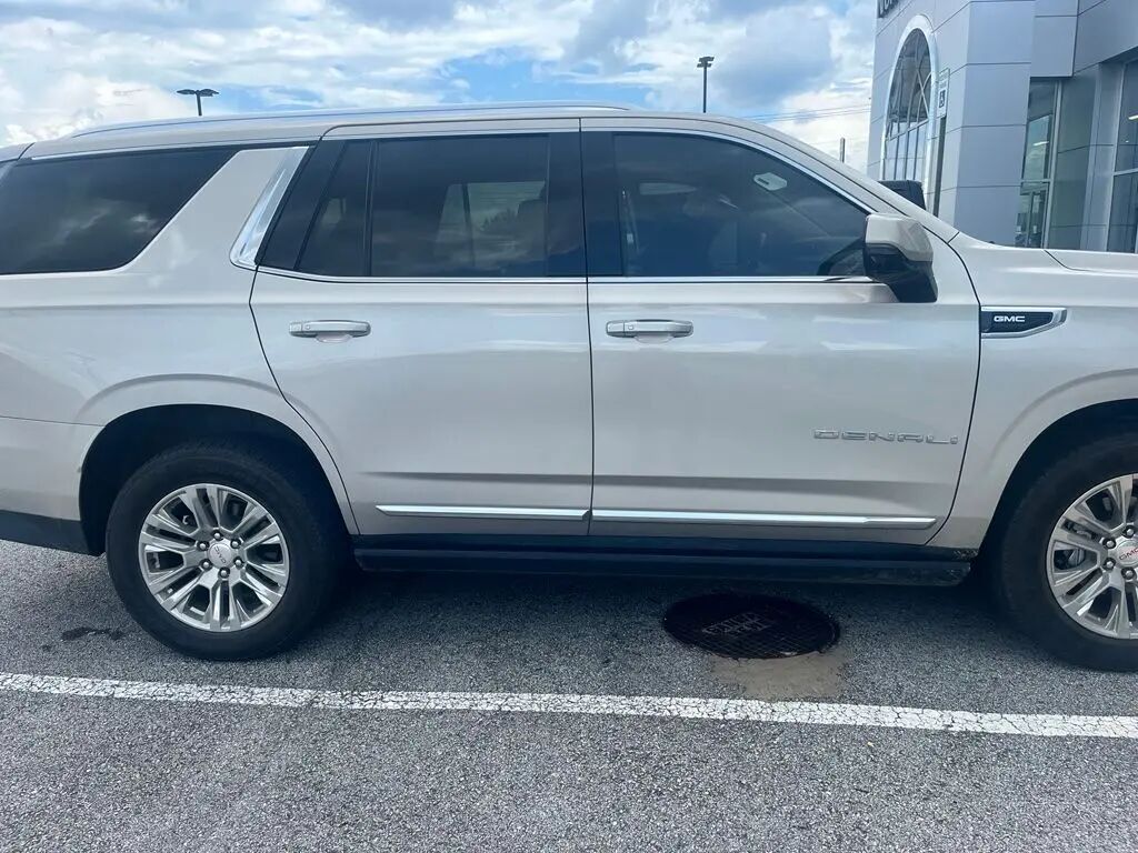 2021 GMC Yukon Denali — photo 1 of 33