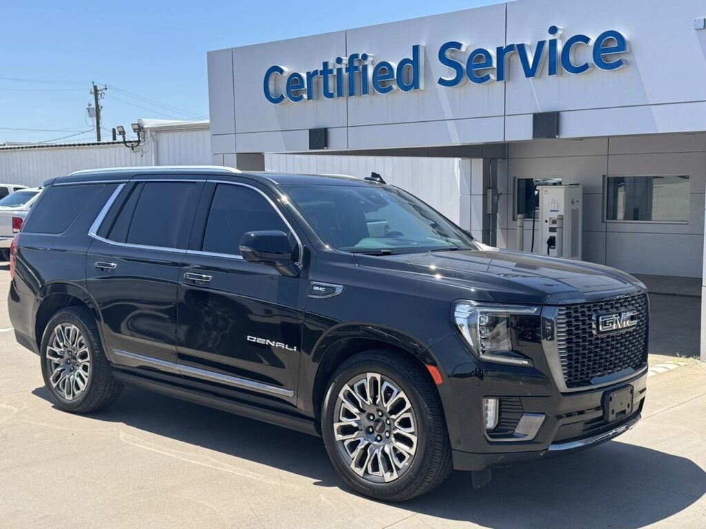2023 GMC Yukon Denali Ultimate — photo 1 of 13