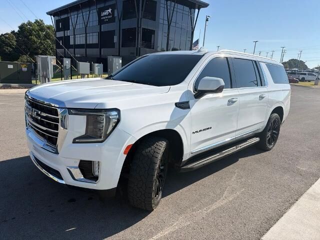 2024 GMC Yukon XL SLT — photo 1 of 13