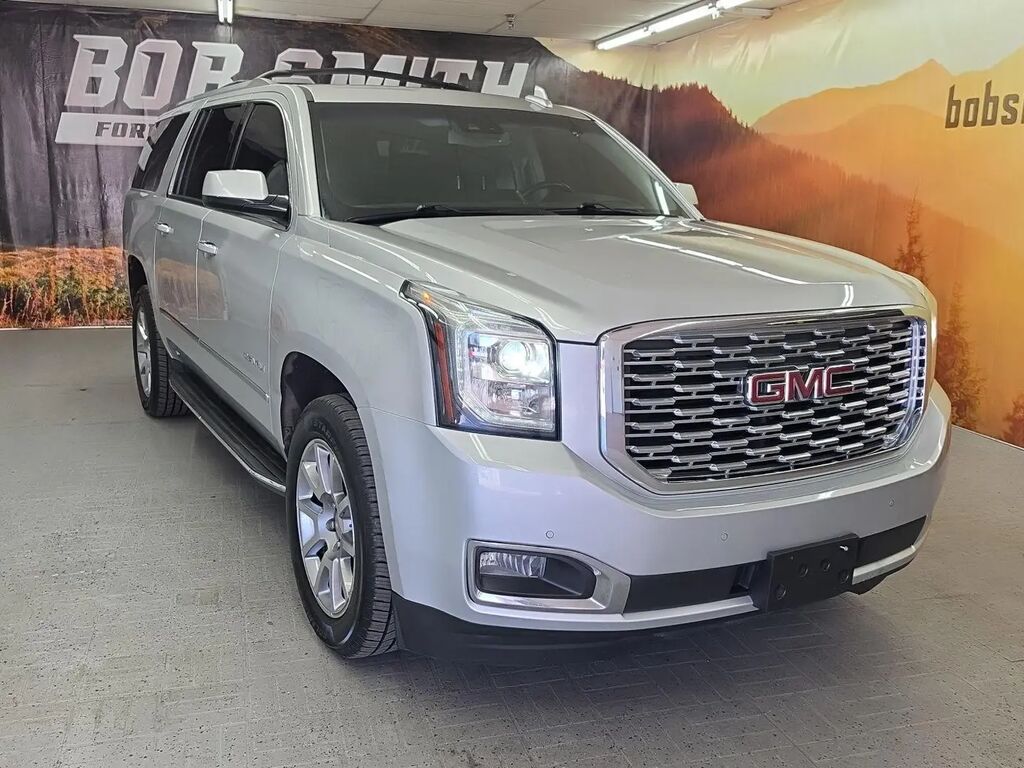 2020 GMC Yukon XL Denali — photo 1 of 3