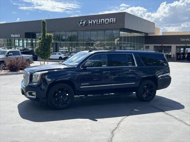 2017 GMC Yukon XL Denali — photo 1 of 13