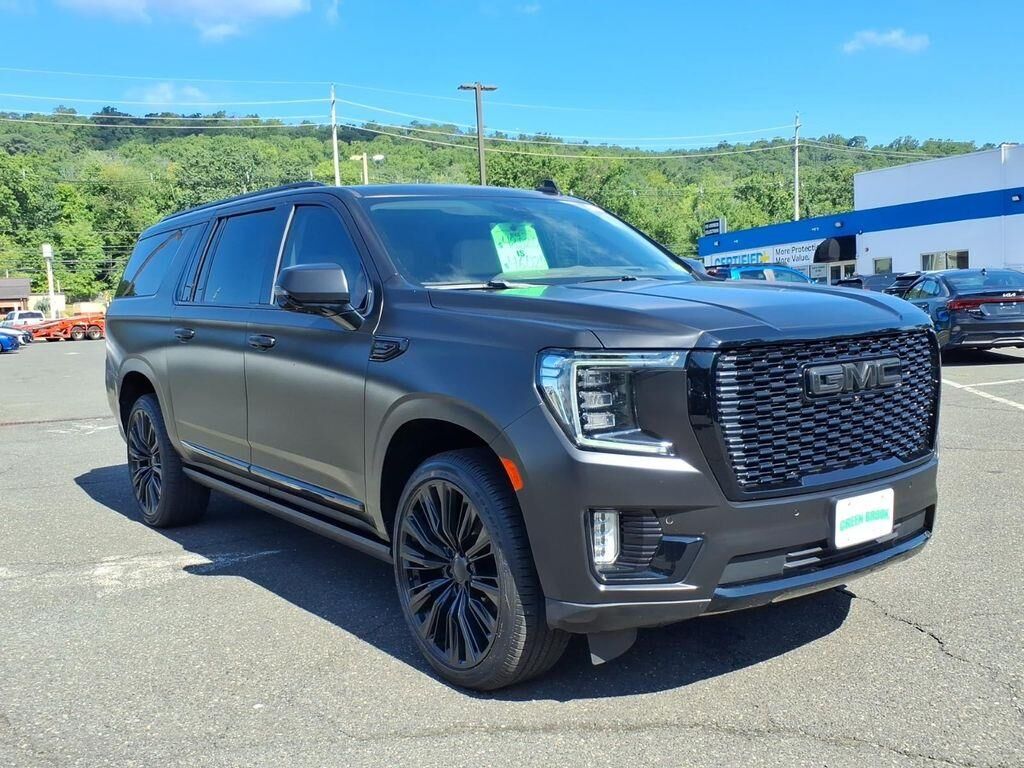 2021 GMC Yukon XL Denali — photo 1 of 13