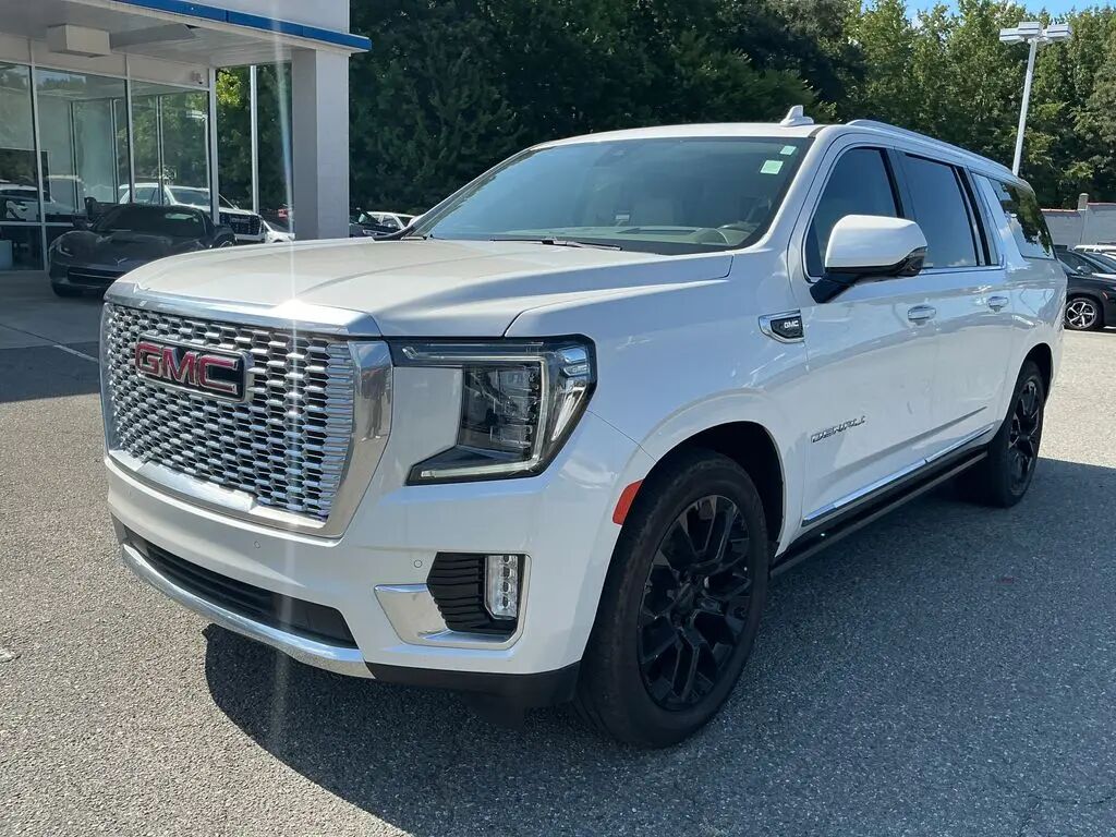 2022 GMC Yukon XL Denali — photo 1 of 5