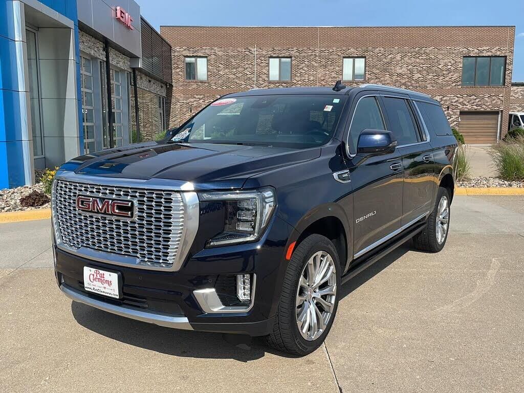 2023 GMC Yukon XL Denali — photo 1 of 26