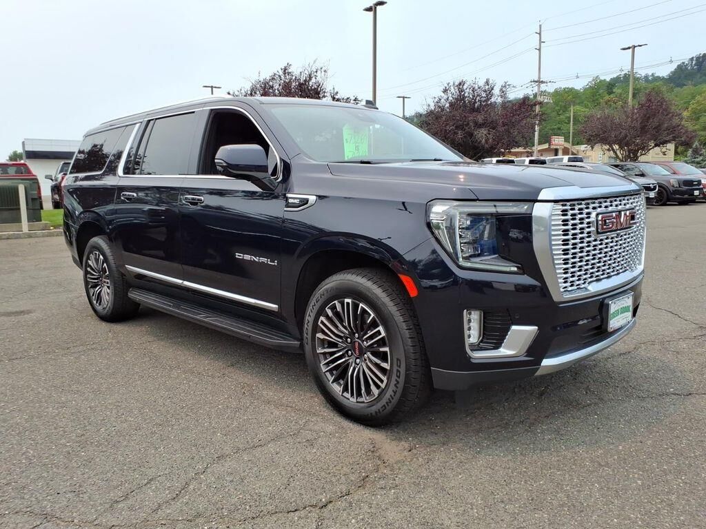 2024 GMC Yukon XL Denali — photo 1 of 26