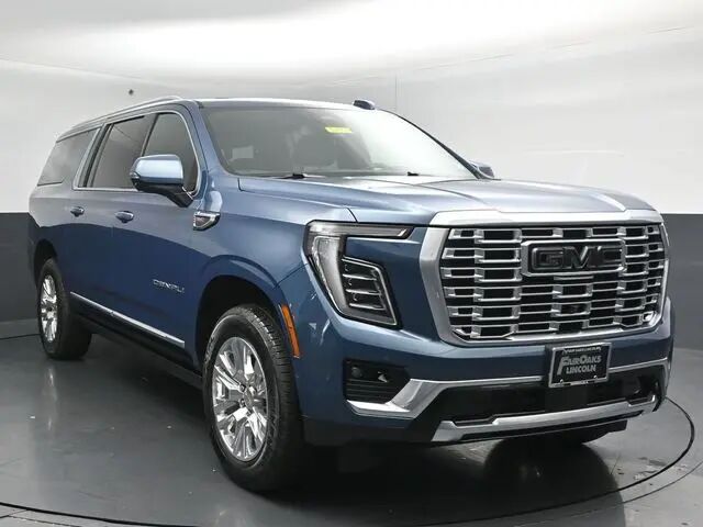 2025 GMC Yukon XL Denali — photo 1 of 5