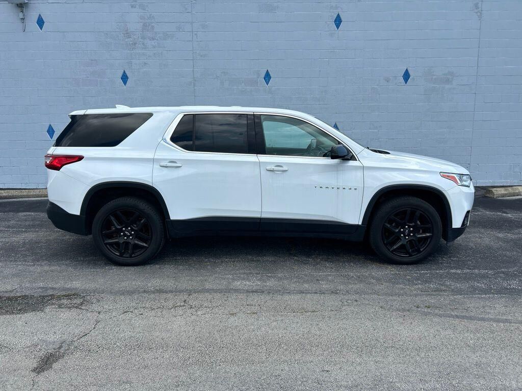 2020 Chevrolet Traverse LS — photo 1 of 1
