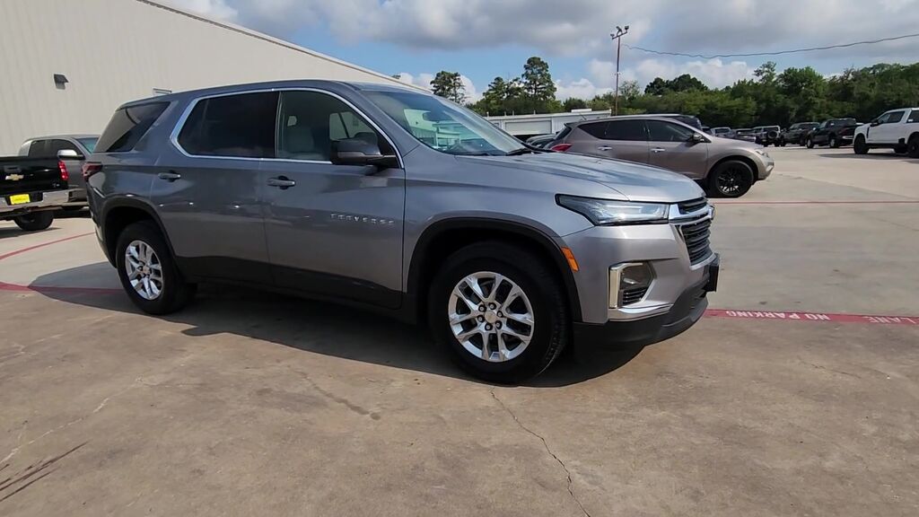 2023 Chevrolet Traverse LS — photo 1 of 7