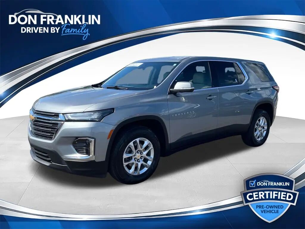 2023 Chevrolet Traverse LS — photo 1 of 5