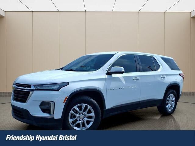 2023 Chevrolet Traverse LS — photo 1 of 5