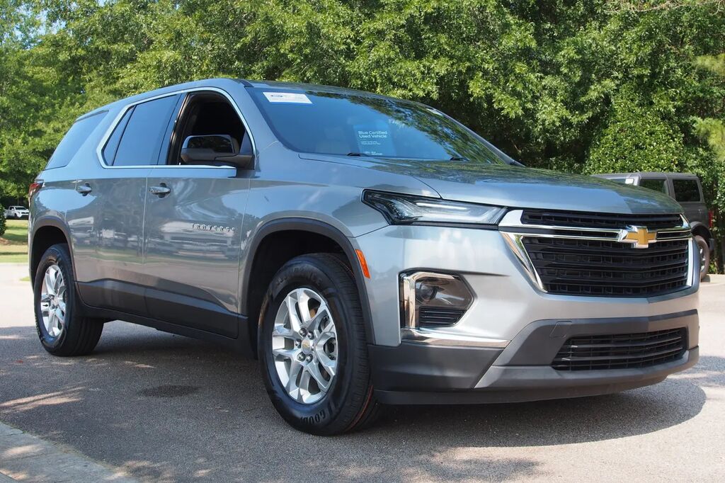 2023 Chevrolet Traverse LS — photo 1 of 13