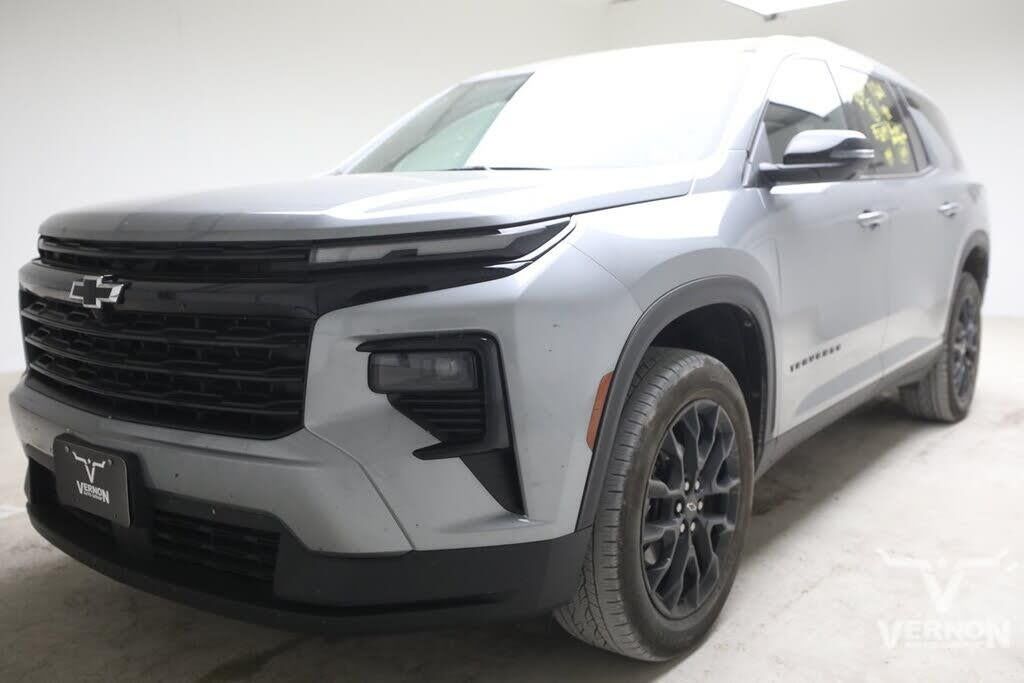 2024 Chevrolet Traverse LT — photo 1 of 1