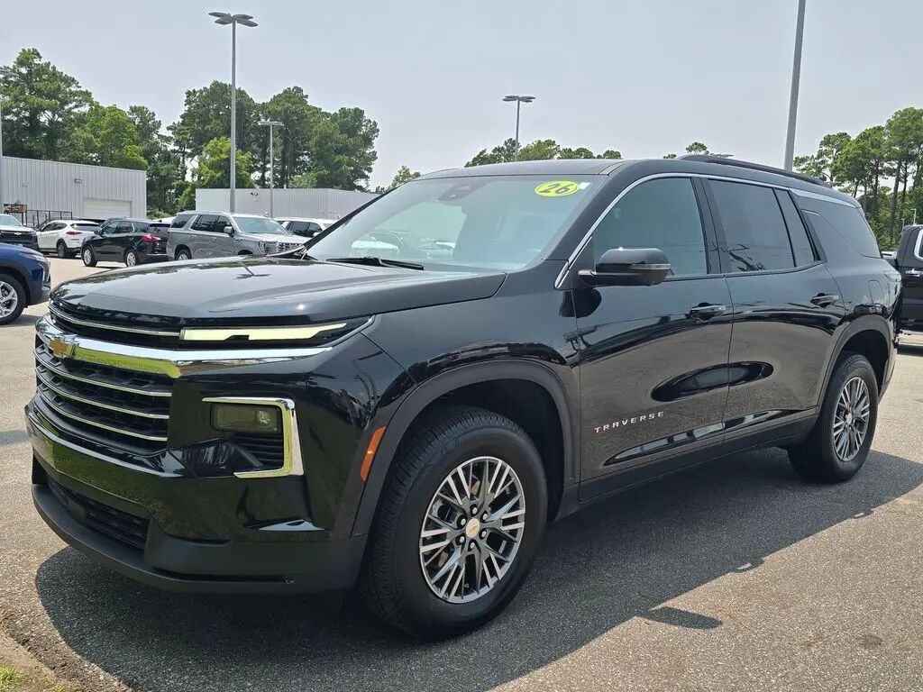 2026 Chevrolet Traverse LT — photo 1 of 13