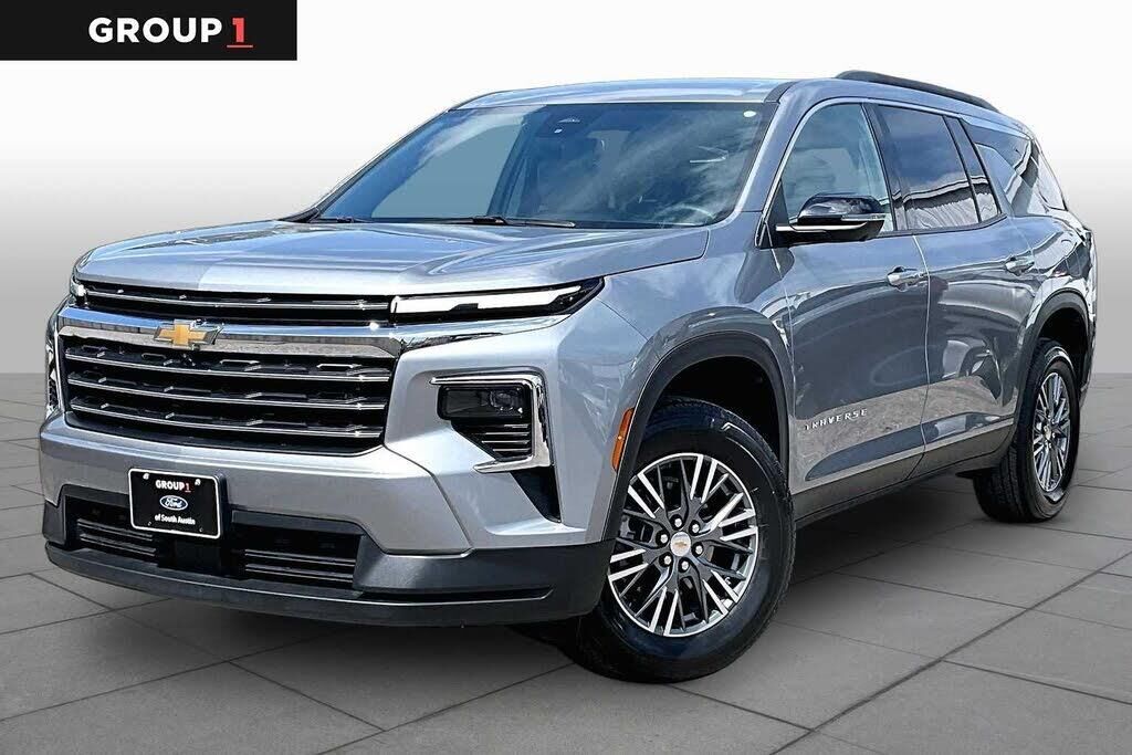 2024 Chevrolet Traverse LT — photo 1 of 1