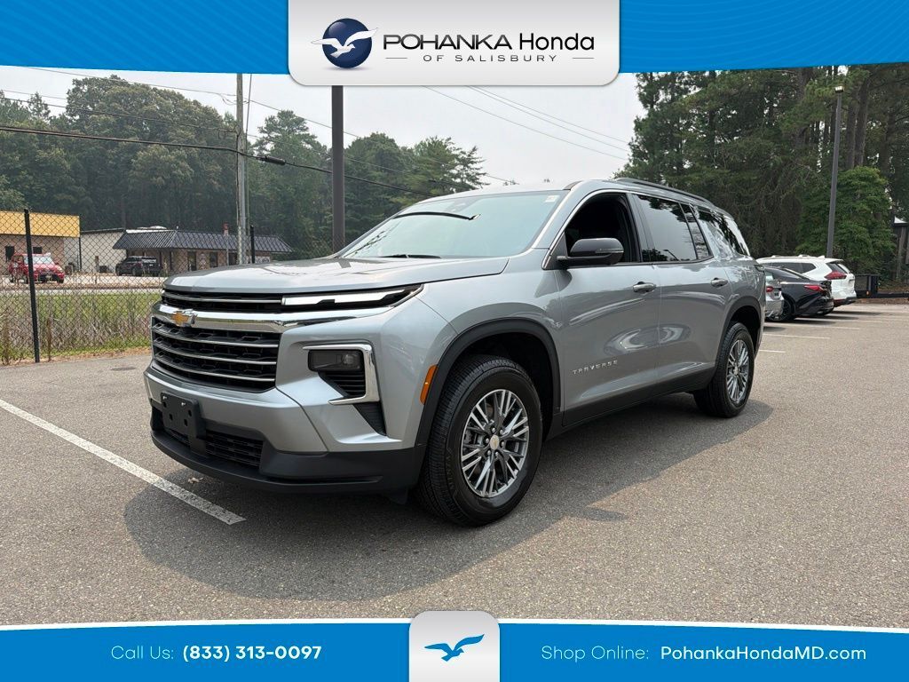 2024 Chevrolet Traverse LT — photo 1 of 13