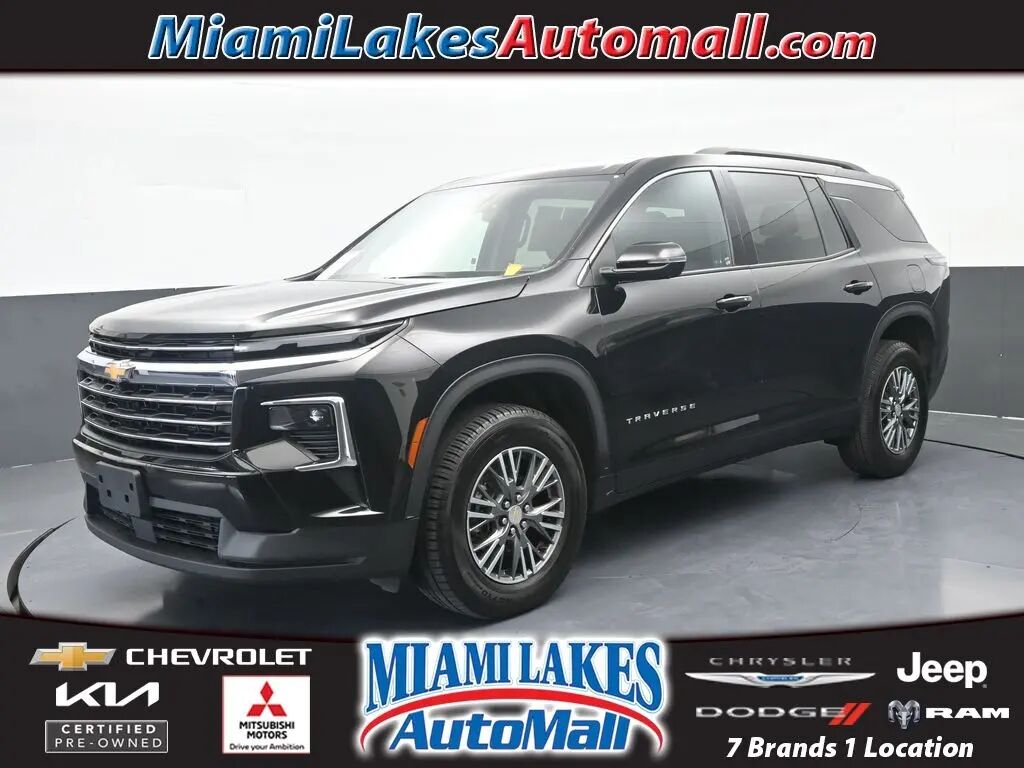 2024 Chevrolet Traverse LT — photo 1 of 13