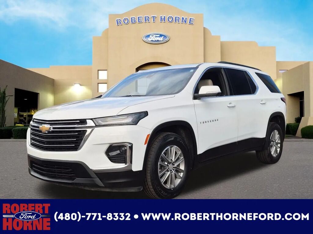 2023 Chevrolet Traverse LT Cloth — photo 1 of 13