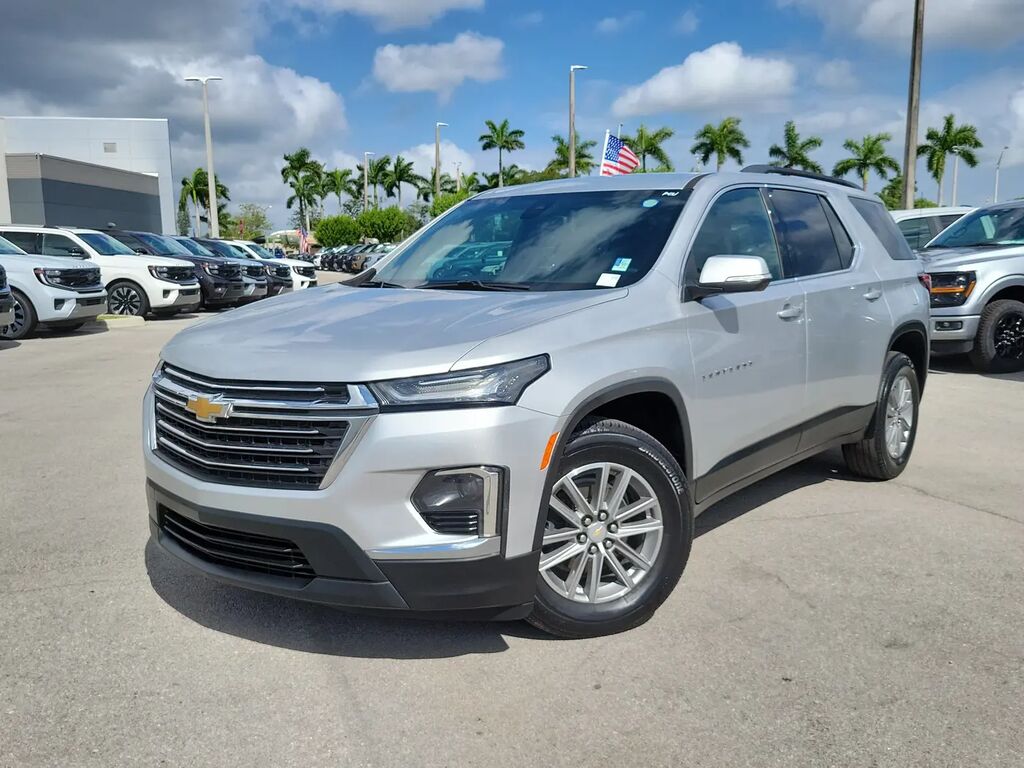 2022 Chevrolet Traverse LT Cloth — photo 1 of 18