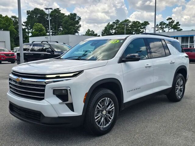 2025 Chevrolet Traverse LT