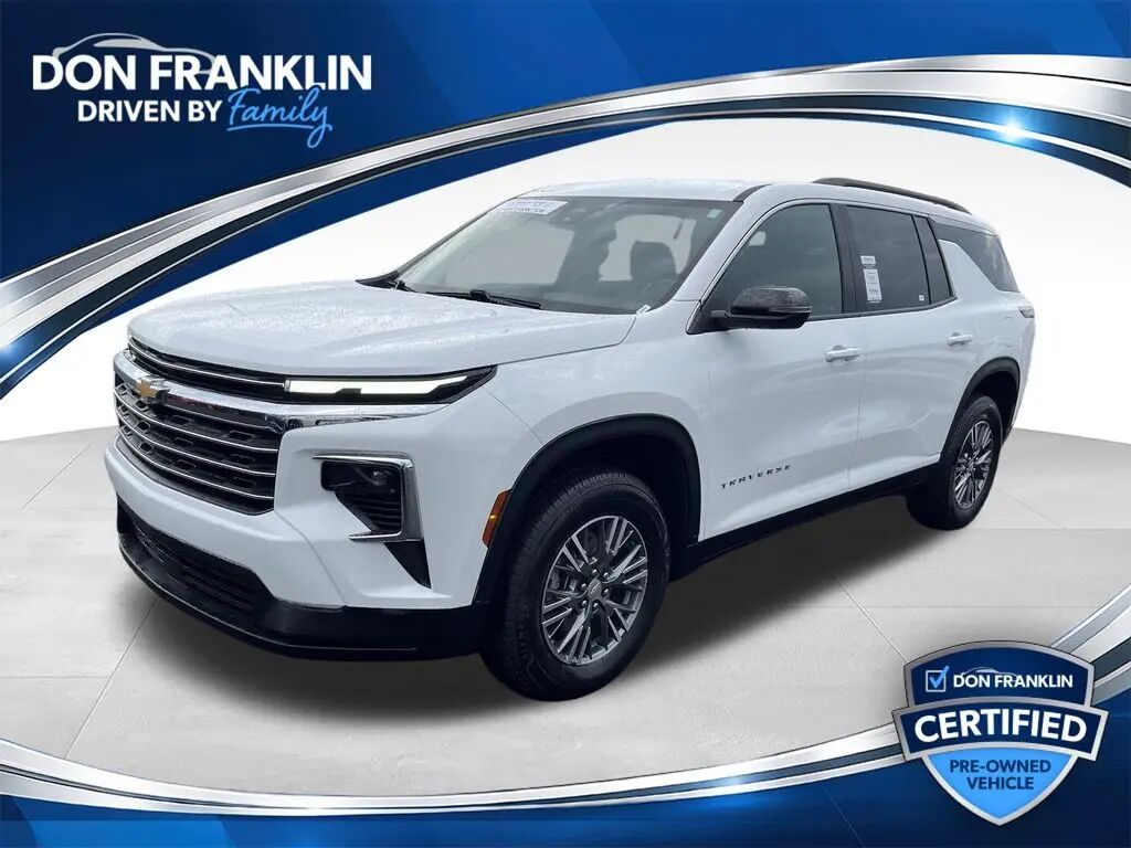 2025 Chevrolet Traverse LT — photo 1 of 13