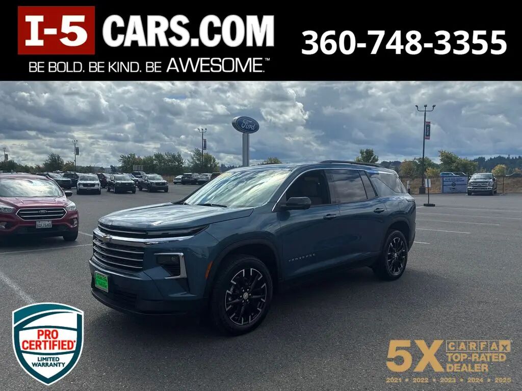 2025 Chevrolet Traverse LT — photo 1 of 13