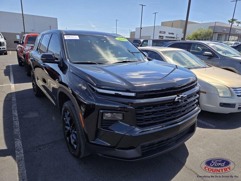 2024 Chevrolet Traverse LS — photo 1 of 1