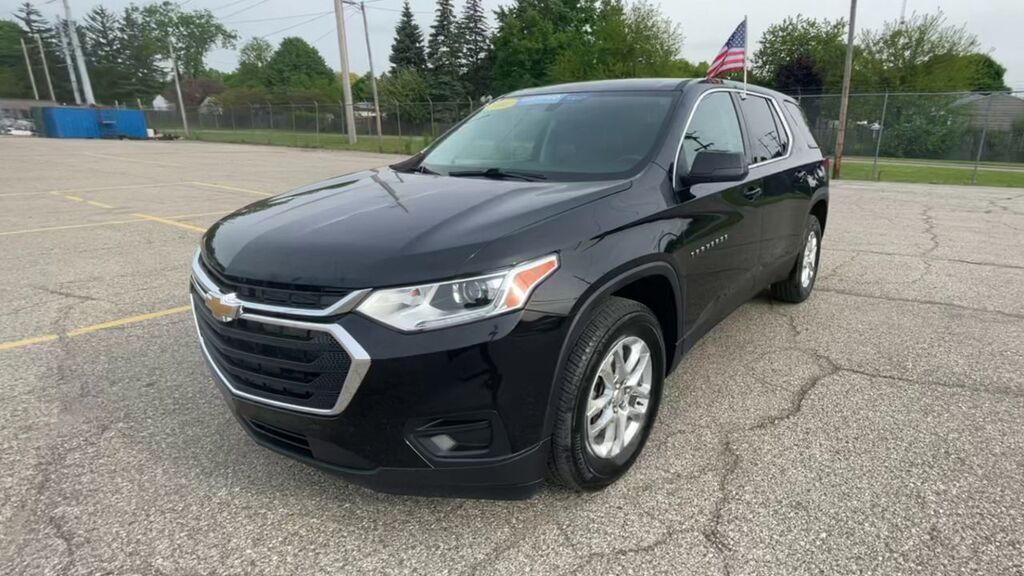 2021 Chevrolet Traverse LS — photo 1 of 7