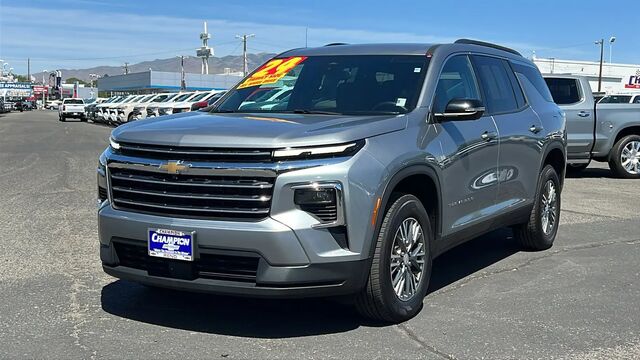 2024 Chevrolet Traverse LT