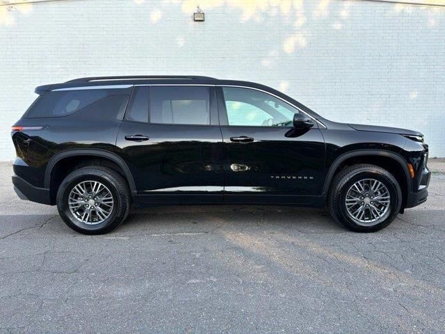 2026 Chevrolet Traverse LT — photo 1 of 13