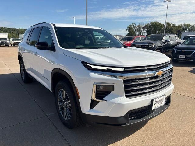 2026 Chevrolet Traverse LT — photo 1 of 13