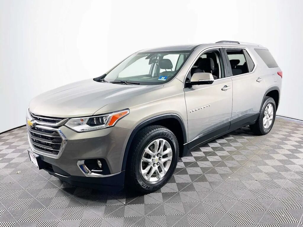 2018 Chevrolet Traverse LT Cloth — photo 1 of 13