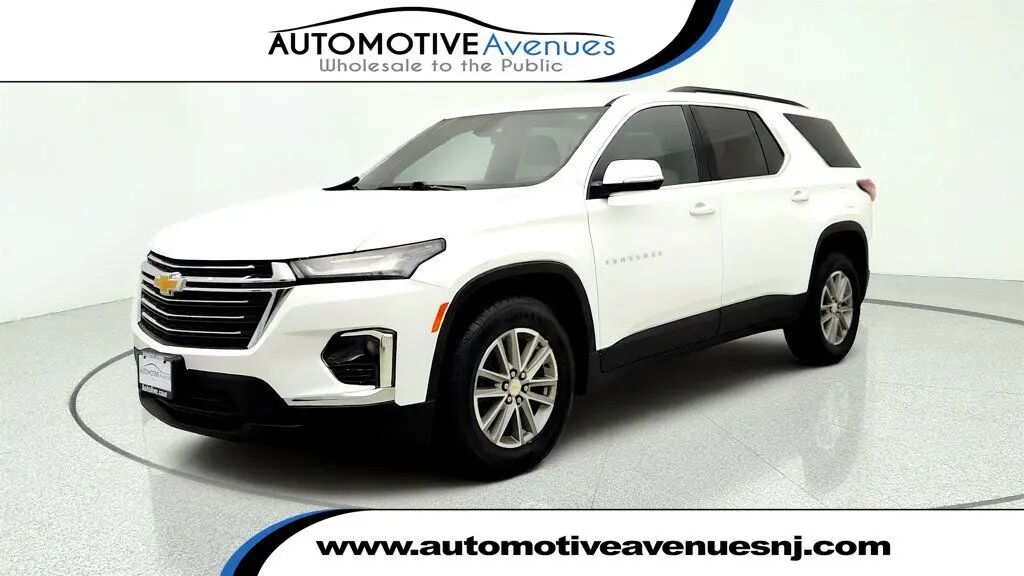 2023 Chevrolet Traverse LT Cloth — photo 1 of 13