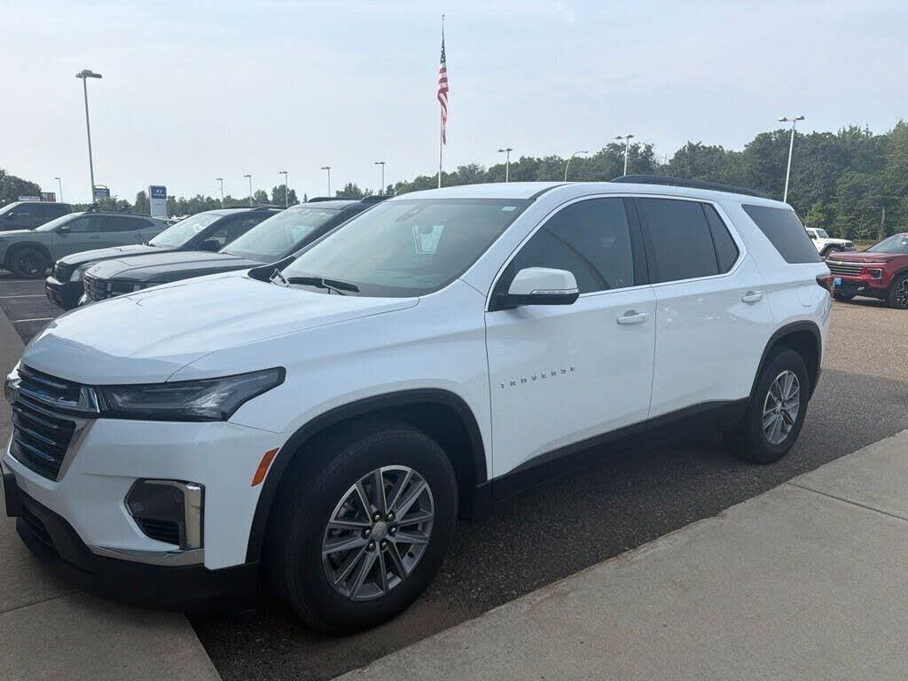 2023 Chevrolet Traverse LT Leather — photo 1 of 14