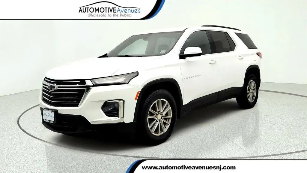 2023 Chevrolet Traverse LT Leather