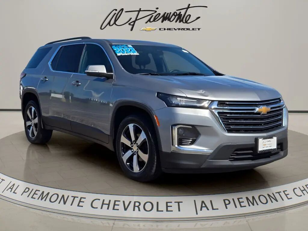 2023 Chevrolet Traverse LT Leather — photo 1 of 13