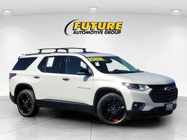 2021 Chevrolet Traverse Premier — photo 1 of 2