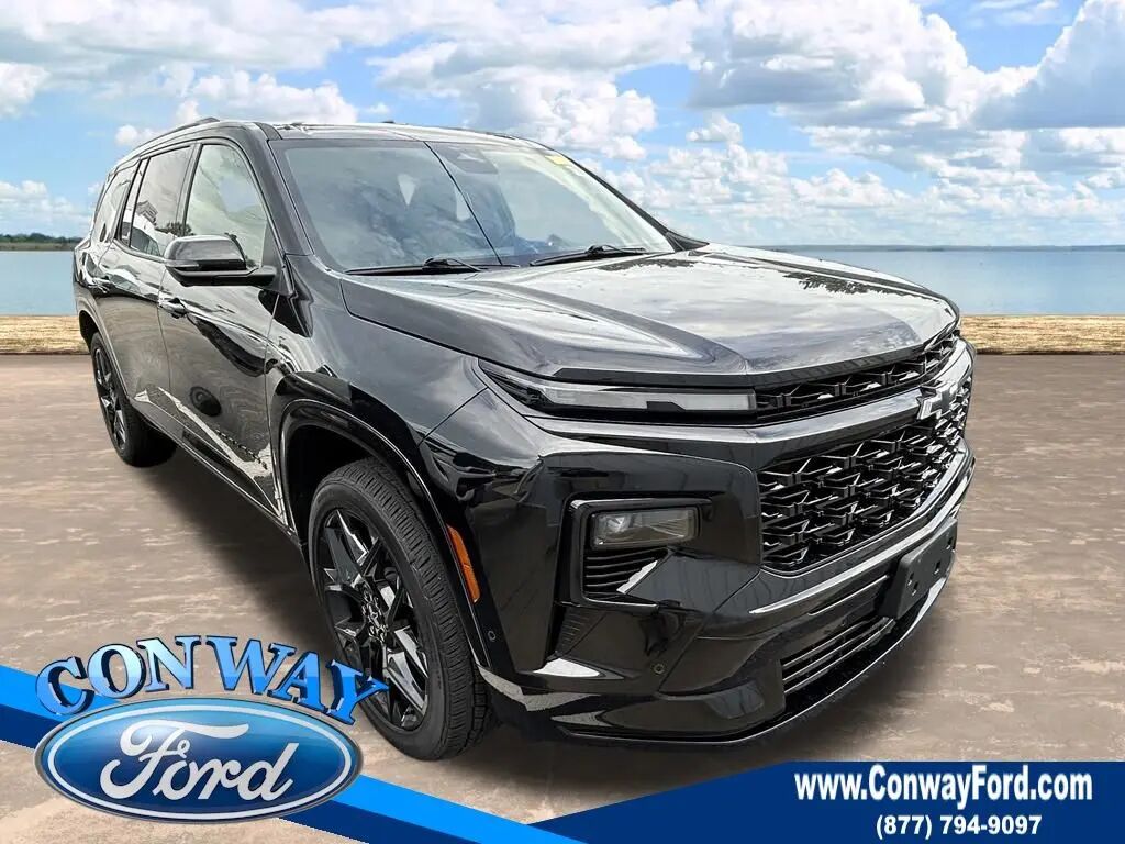2025 Chevrolet Traverse RS — photo 1 of 10
