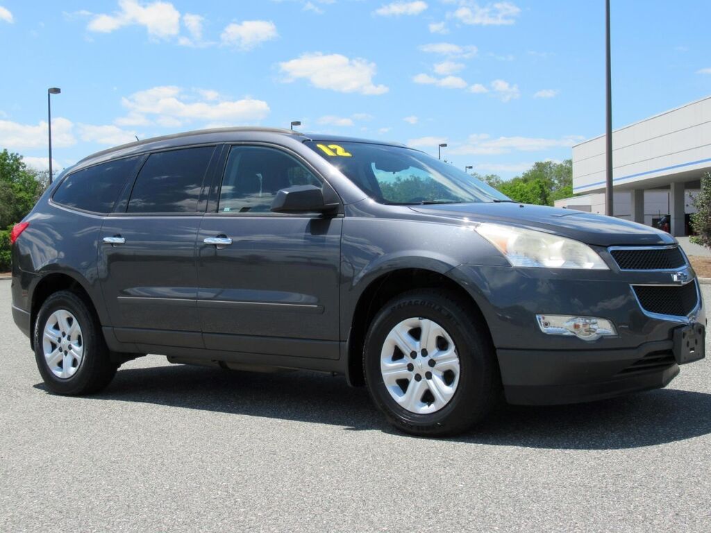 2012 Chevrolet Traverse LS — photo 1 of 2