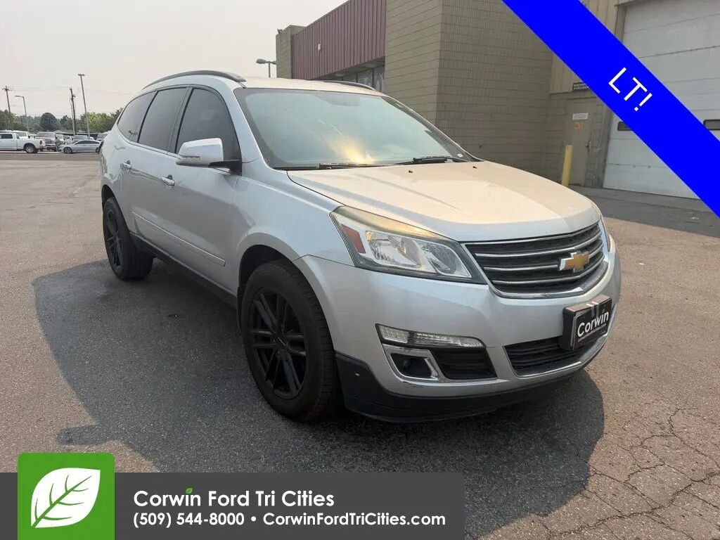 2017 Chevrolet Traverse LT — photo 1 of 12