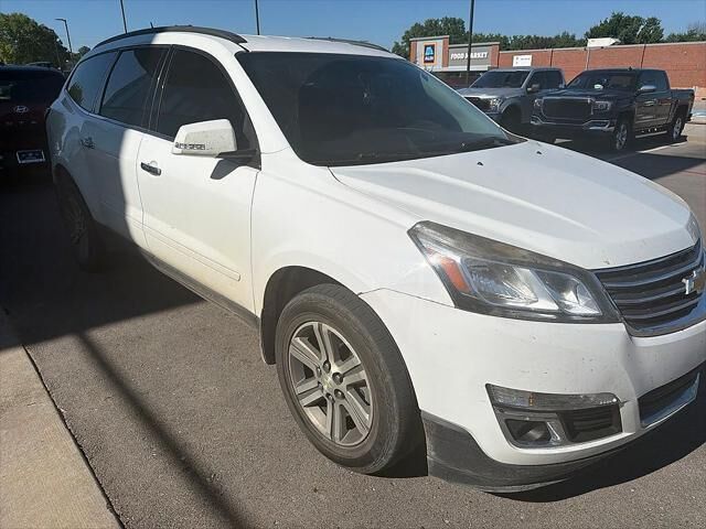 2016 Chevrolet Traverse LT — photo 1 of 9